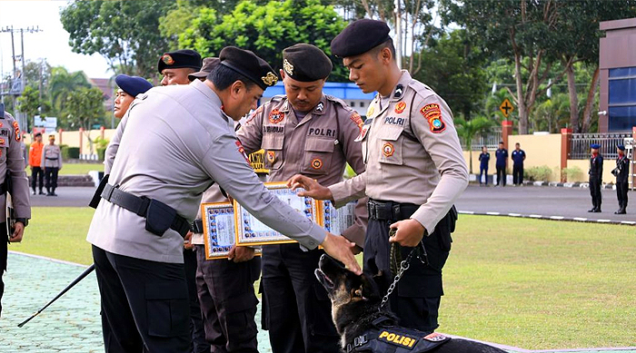 Pimpin Upacara Penghargaan, Kapolda Babel Tekankan Profesionalitas dan Tanggung Jawab Moral