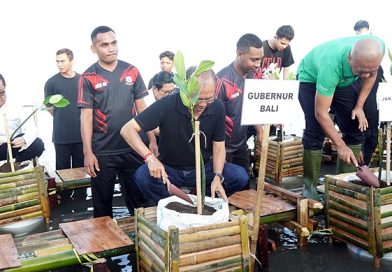 Kejar Target Ruang Hijau 35 Persen, Gubernur dan Kajati Bali Tanam Mangrove Bareng Jamintel Kejagung