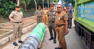 Pemkot Jakpus Bongkar Tower Microcell di Bantaran Kali Cideng untuk Penataan Kawasan