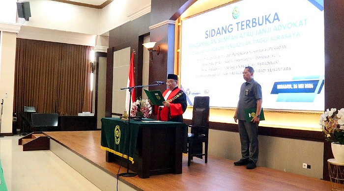 PT Surabaya Sumpah Advokat Baru, Tekankan Profesionalisme dan Adaptasi Peradilan Digital