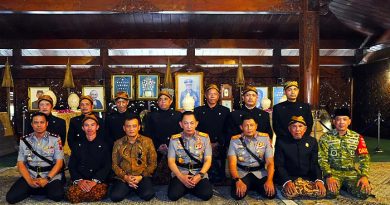Jelang Hari Bhayangkara ke-80, Kapolri Ziarah ke Makam Gus Dur, Soekarno, dan Soeharto