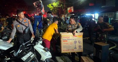 Polda Metro Jaya Kerahkan Personel Bantu Penanganan Kebakaran Pasar Jiung Kemayoran