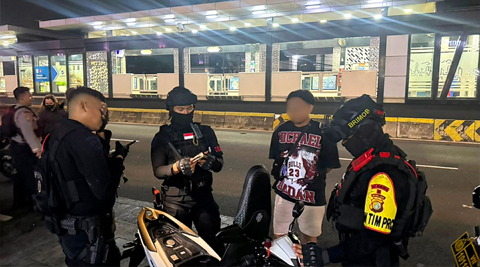 Respons Cepat Laporan Warga, Tim Gabungan Brimob Polda Metro Jaya Bubarkan Balap Liar di Jalan Pemuda
