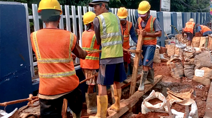 Tirta Asasta Kota Depok Tanggung Biaya Pengobatan Korban Terperosok Galian Pipa