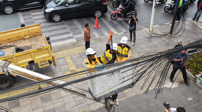 Dinas Bina Marga Tata Kabel Udara di Lima Wilayah Jakarta