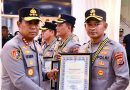Kalemdiklat Polri Serahkan Penghargaan Delapan Kapolres Berprestasi Polda NTT
